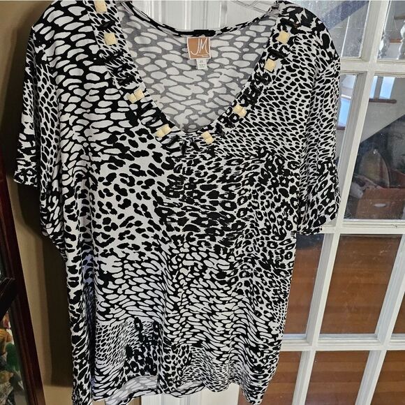Beautiful woman's short sleeve blouse size 2X - Picture 1 of 5